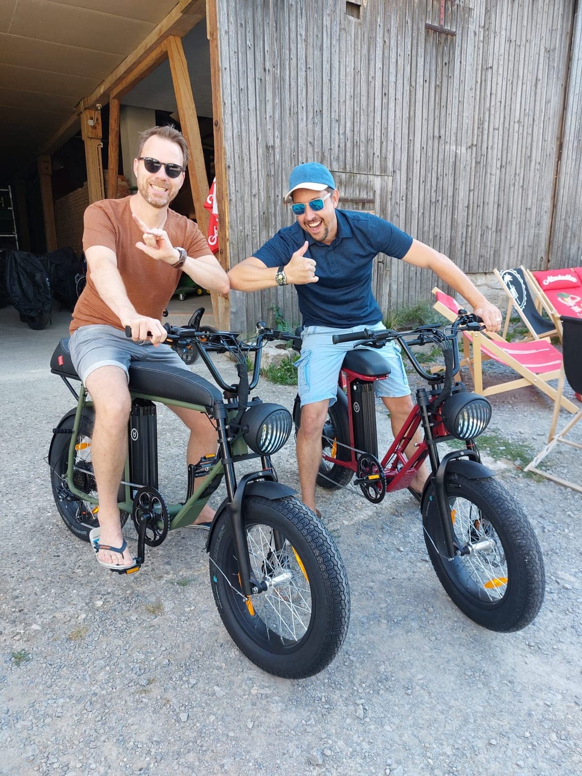 E-Cruiser vor der Eventscheune