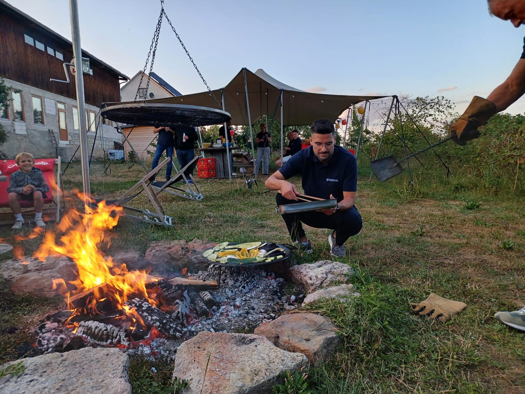 Firmenteam beim Grillabend auf dem Bobachshof