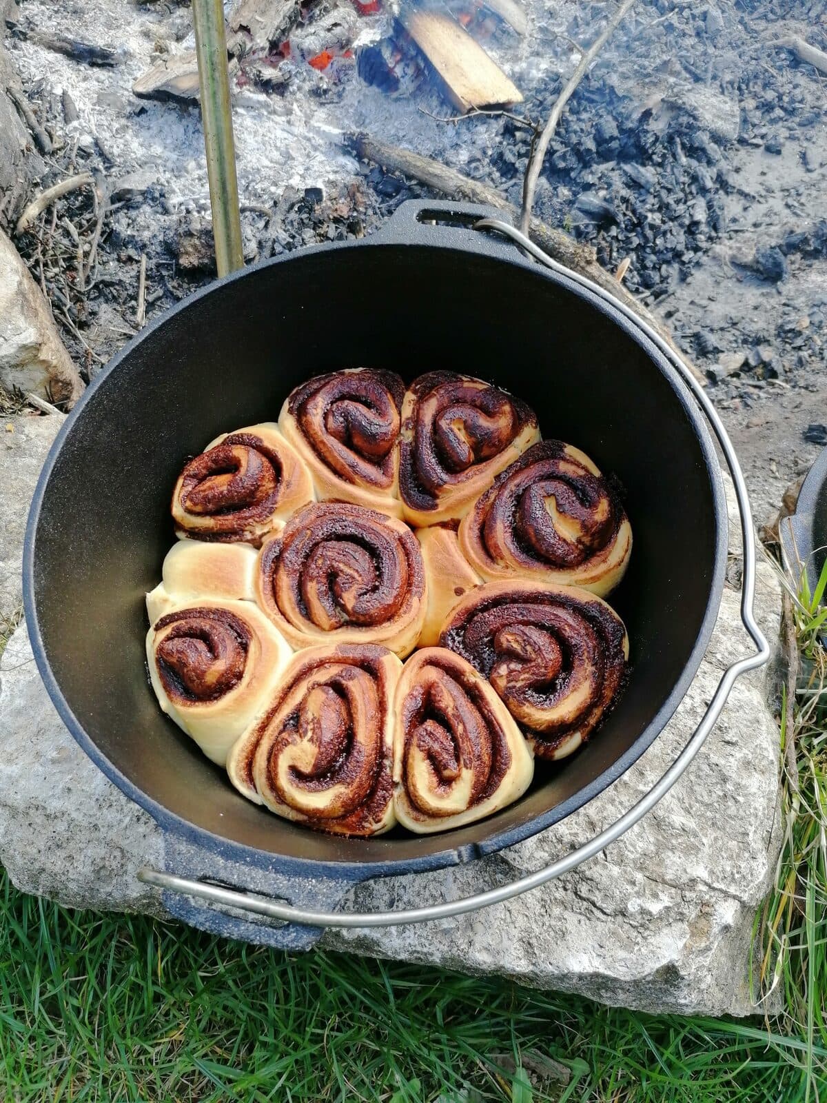 Zimtschnecken frisch aus dem Dutch Oven